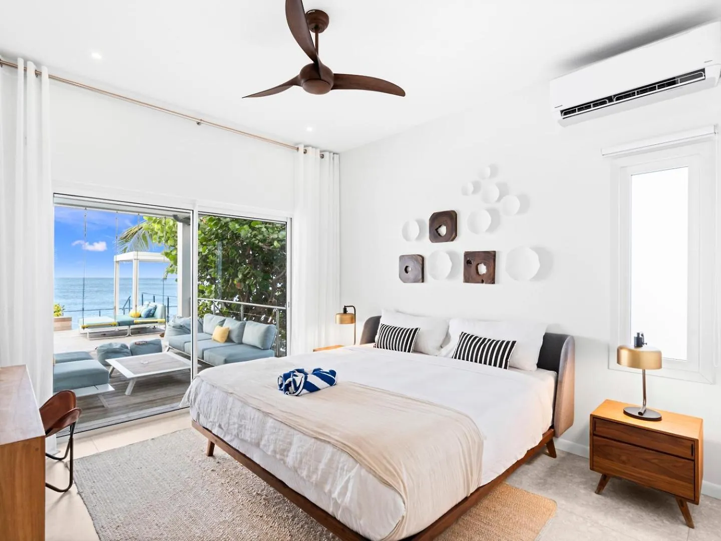 Surfsong Villa- Luxury Water Front Villa For 12 Maho